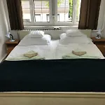 Hiv-lak Guest house *